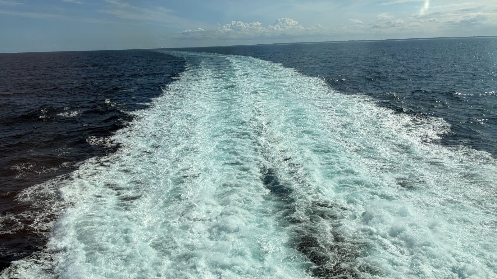 Estela del ferry rumbo a Feroe